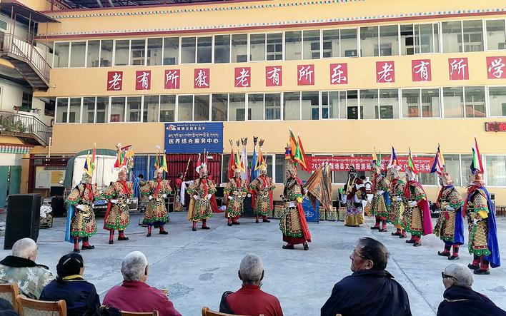 壤塘县开展了送戏下乡活动