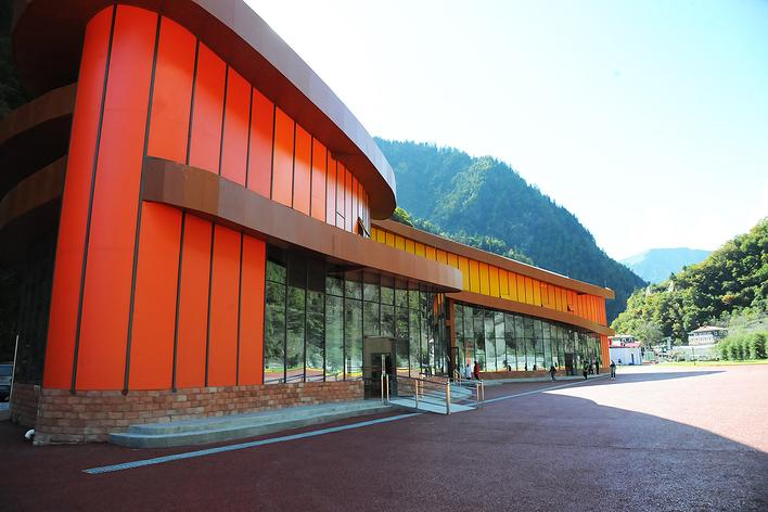 黑水县奶子沟彩林公园旅游区游客中心建成