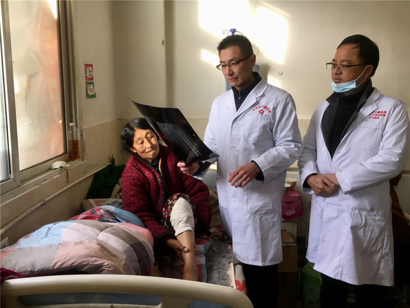 把医疗技术留在高原 把百姓健康记在心上