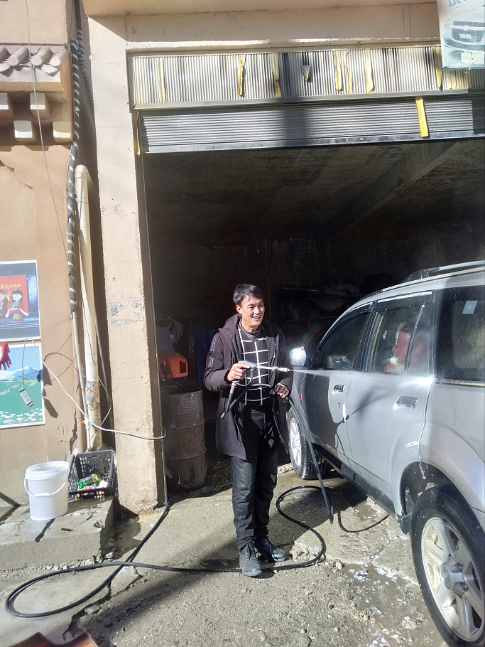 降央多丁：“洗”掉贫困 “洗”出新生活