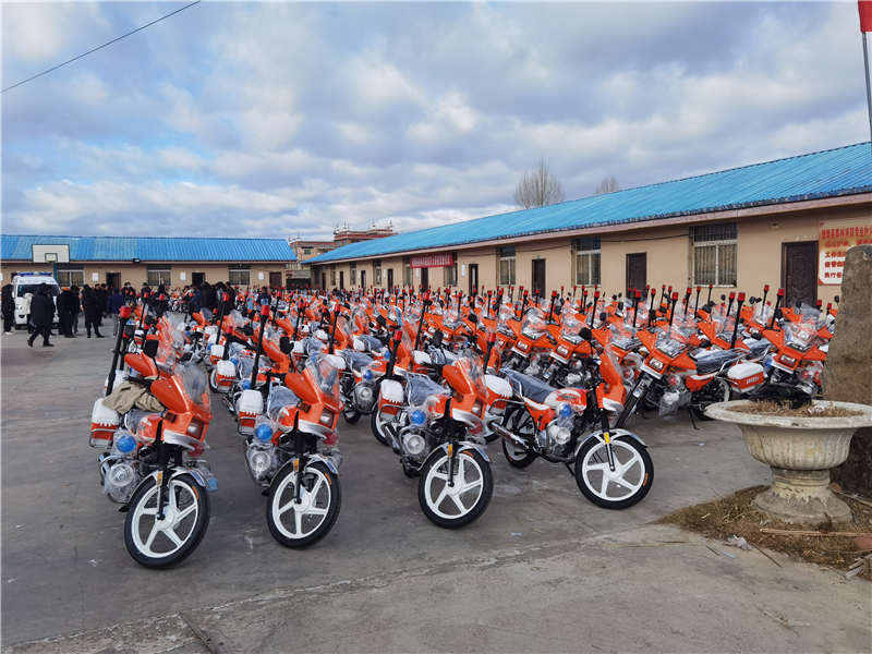 理塘县发放价值586万元的防灭火装备