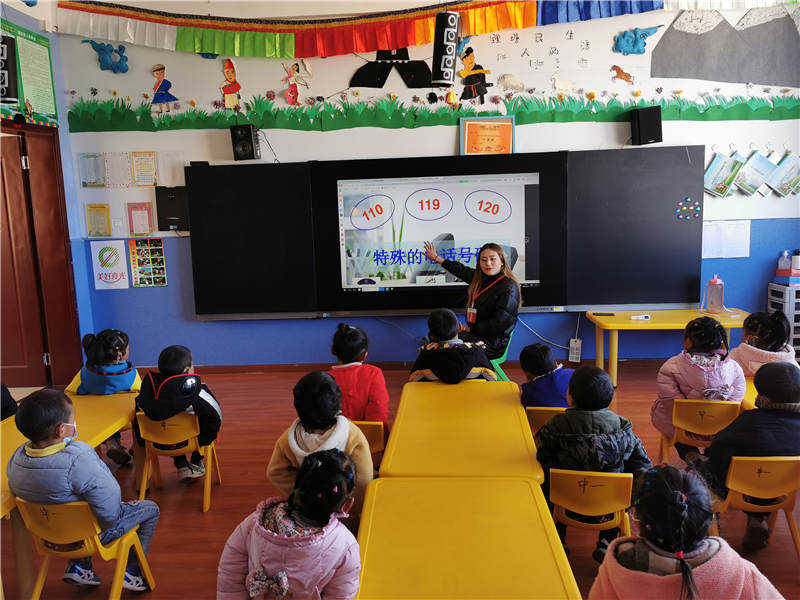 理塘县:紧急号码牢记幼儿心