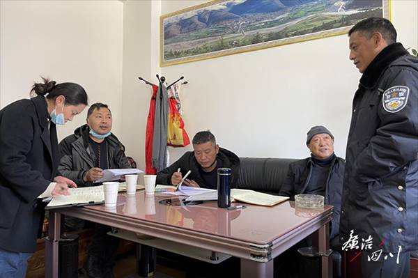 道孚县：两名公职人员开设网络赌场被查处