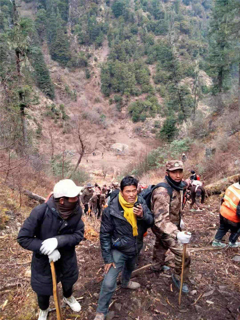 “善心”印青山  ——追记理塘县上木拉乡增德村党支部书记土登相巴