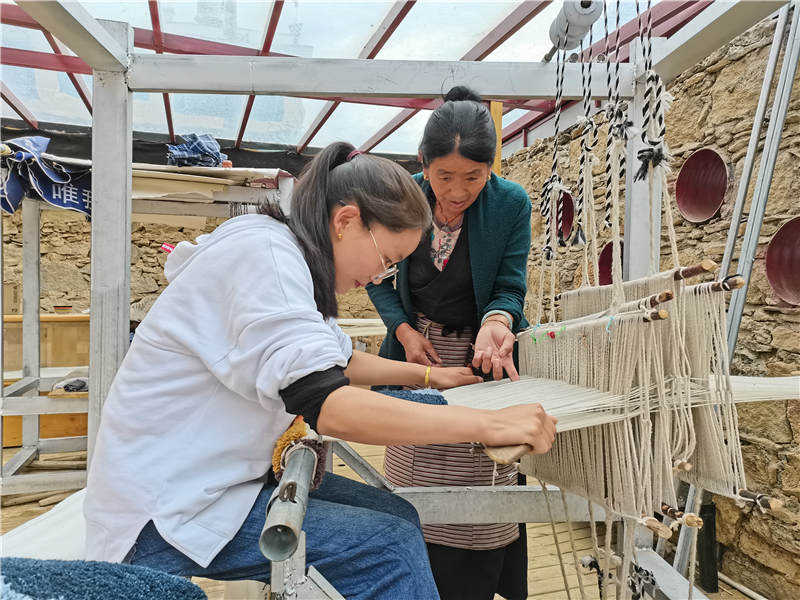 曲忠：妮热织出“妈妈树”