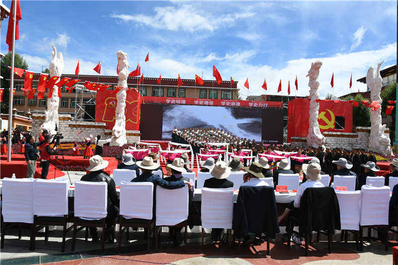 理塘县：千人大合唱 心声献给党