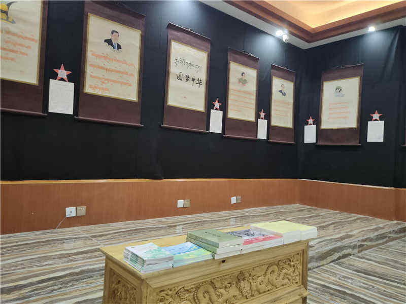 理塘县：60卷百年党史唐卡展献礼党的生日