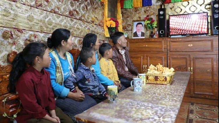 庆祝建党百年华诞 | 石渠县广大干部群众积极收看庆祝建党100周年大会直播盛况