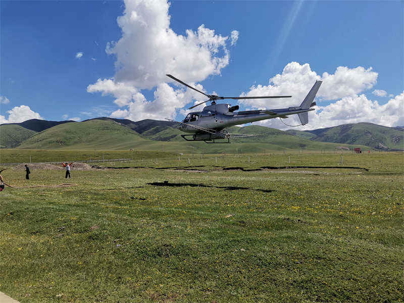 理塘县完成30万亩草原虫害防治