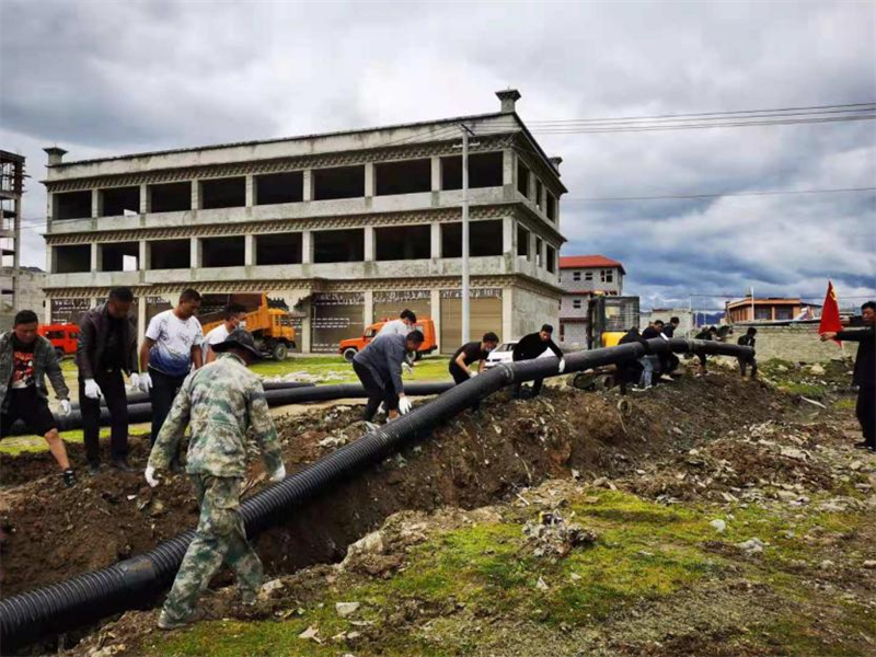 理塘县：把实事办到群众“心坎上”