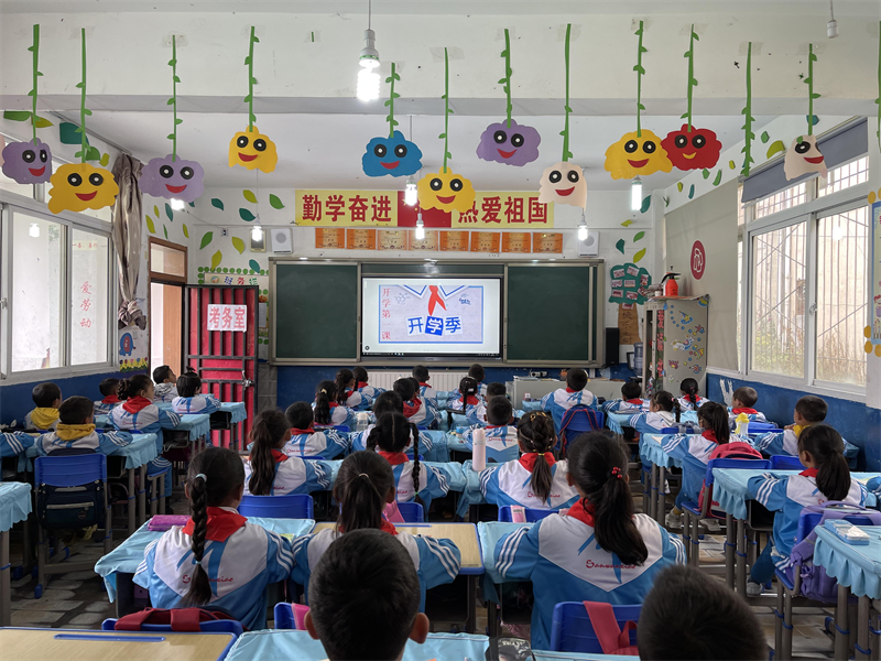 甘孜县中小学全面开学 形式多样上好“开学第一课”