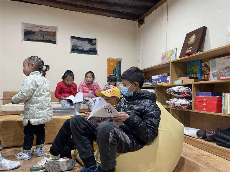 理塘县新增四家公益性书房