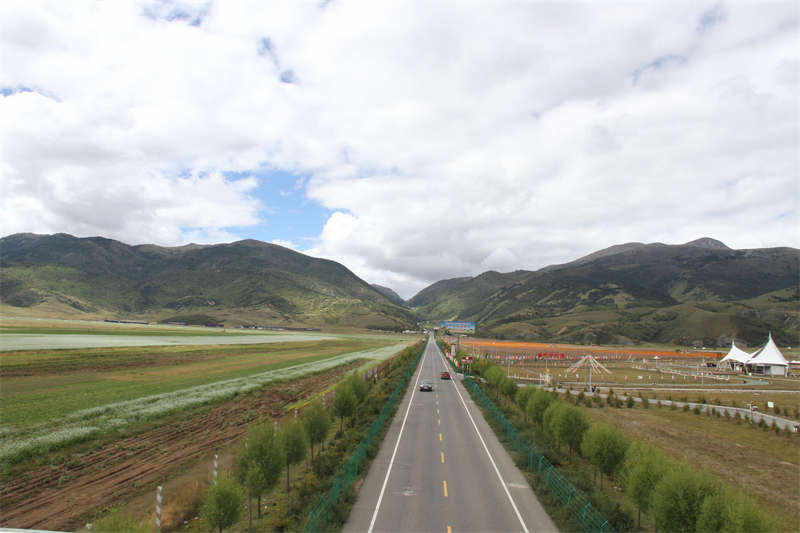 理塘：农旅融合乡村兴