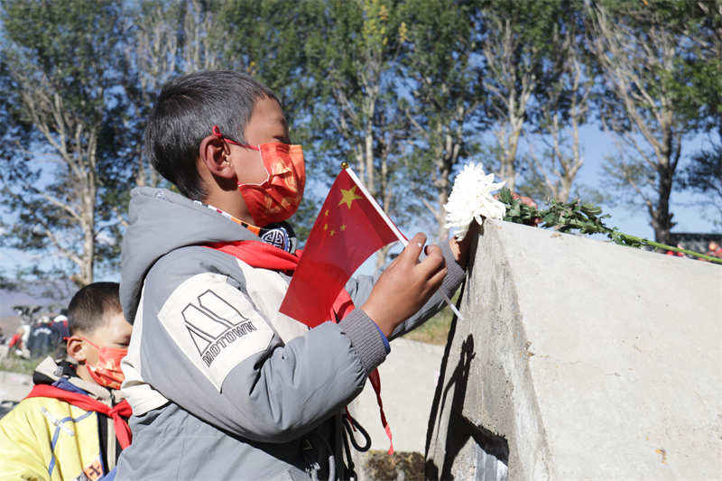  理塘县：烈士公祭日传递少年强国情怀