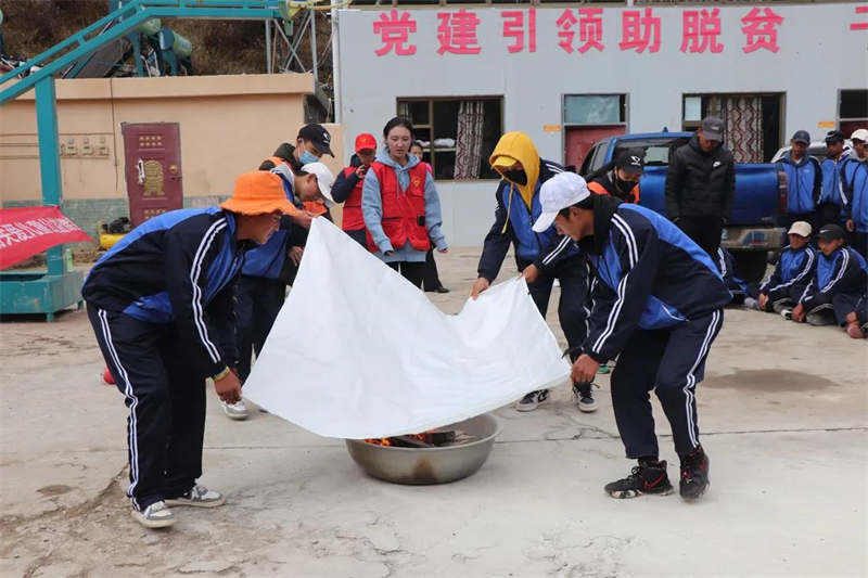 创新宣传方式 甘孜县森林防灭火宣传教育进校园