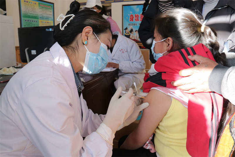 理塘县3-11岁儿童新冠疫苗开打
