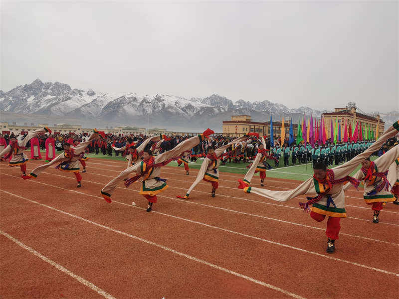  爱甘孜·迎大运 甘孜县举办第一届小学生田径运动会