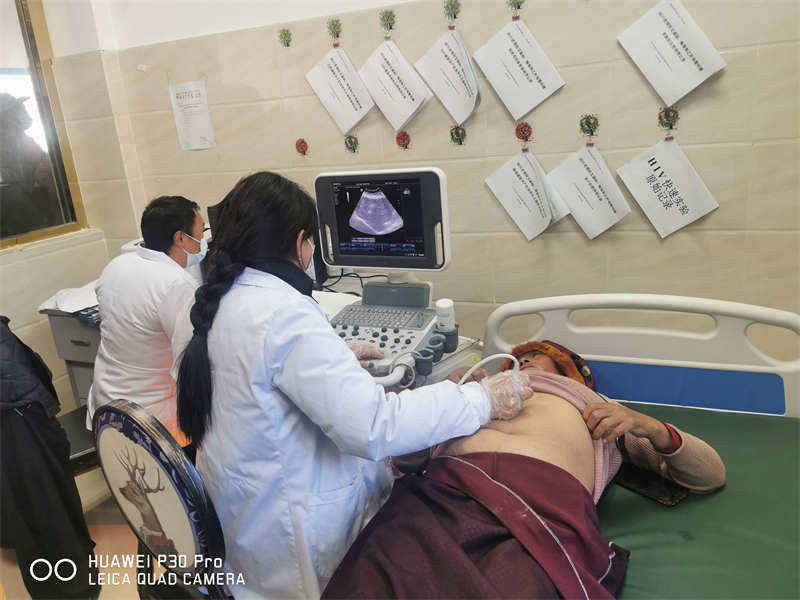 理塘县：给3.43万农牧民送“健康大礼包”