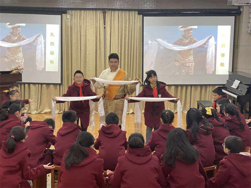 跟岗助民族团结 课堂促文化交流   —— 对口帮扶学校跟岗教师西芯公开课