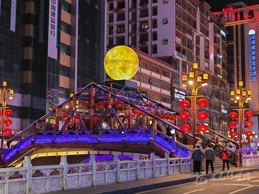 花灯璀璨迎新春 喜气洋洋过虎年