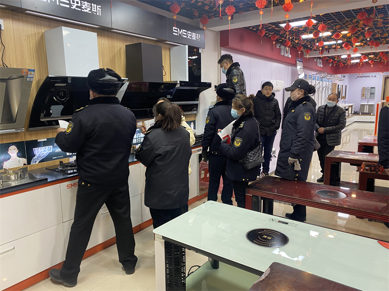 理塘县：责令3家不符合国家标准燃气灶具商户下架