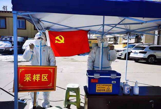 雪照党旗映初心  情系群众暖人心