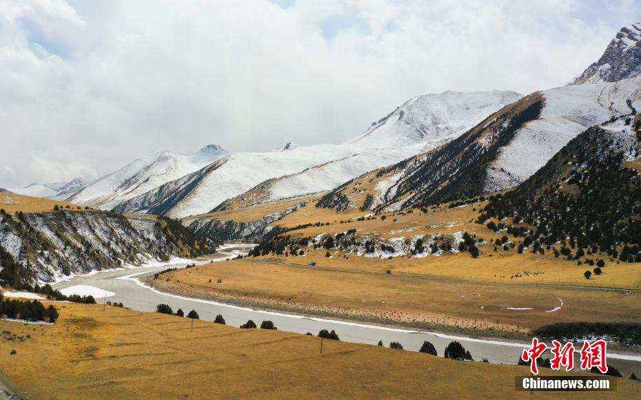 航拍三江源国家公园澜沧江源园区雪后美景