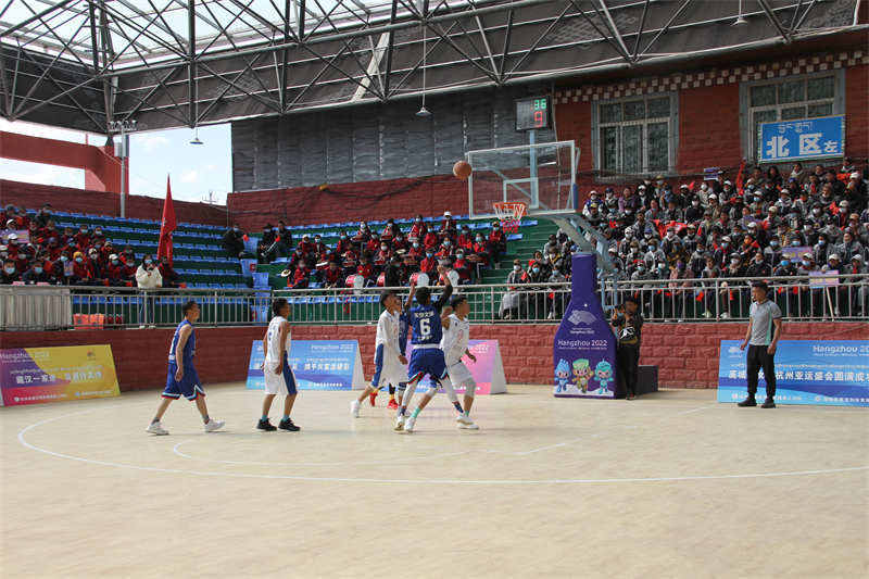 理塘:迎亚运 赛篮球