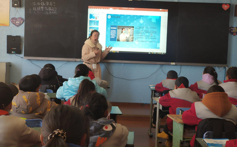 新都支教理塘教师胡晓婷：学生眼中的好妈妈