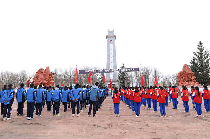 清明祭英烈 丰功励青春——甘孜县开展祭扫墓活动