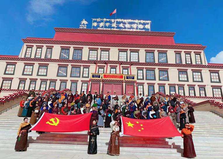 “以点带面”打好共建“组合拳”  ——甘孜县深入推进“两新”组织“党建带群建”工作