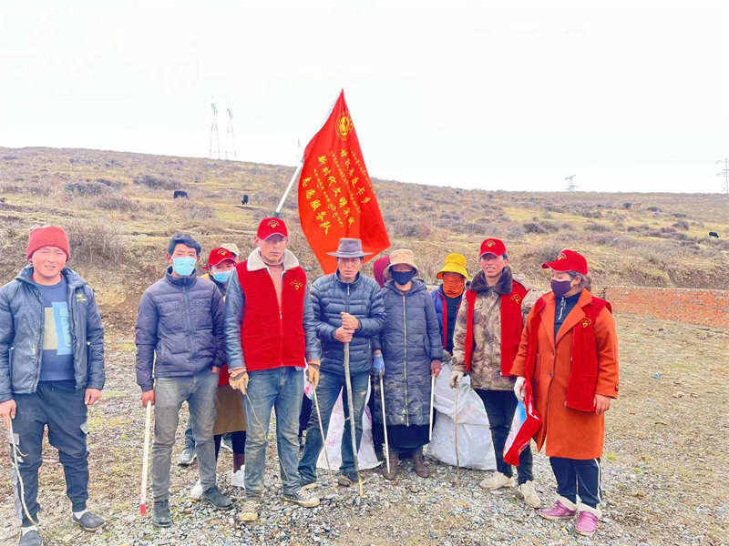 全域无垃圾——甘孜县新时代文明实践志愿者在行动