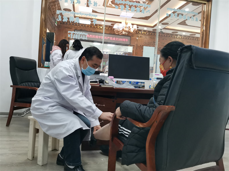 王科学:年逾半百携妻再上高原开展医疗帮扶