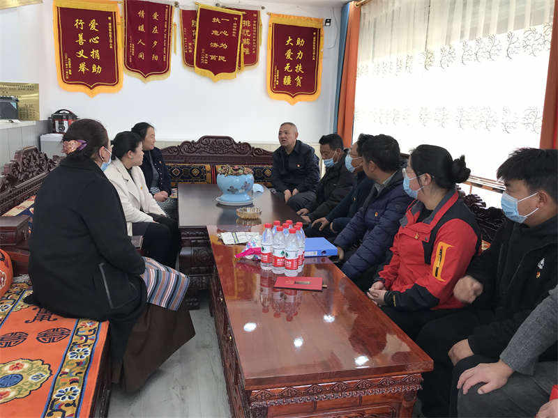 甘孜县交通运输局党员进社区开展“双报到、双服务”活动