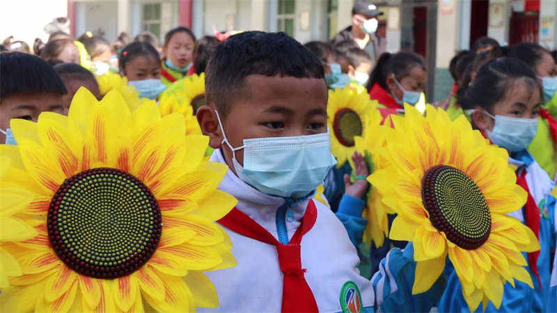 阳光体育活力绽放 健康快乐青春飞扬 ——甘孜县城关第三完全小学开展的迎“亚运”暨第八届阳光体育节