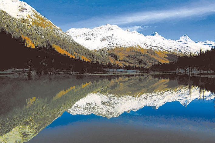 四姑娘山进入春夏交汇的美景时节