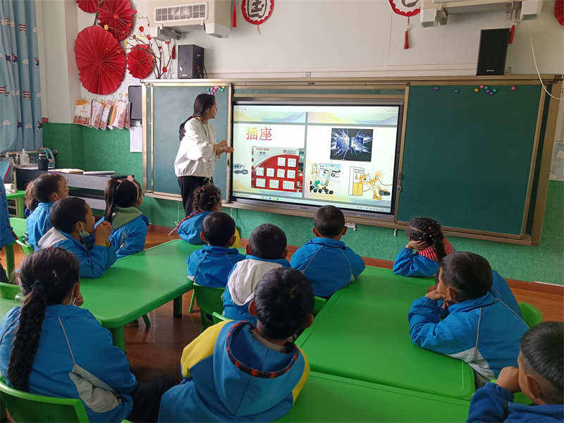 理塘县：对幼儿开展“危险物品不要碰”安全主题教育