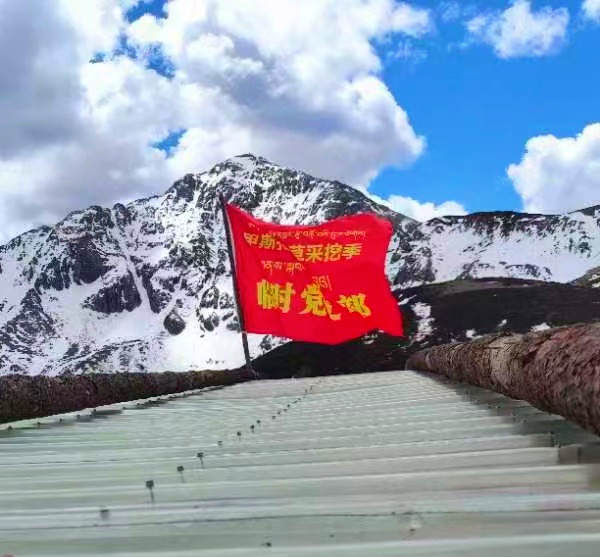 雪域的一抹红  让群众有了主心骨