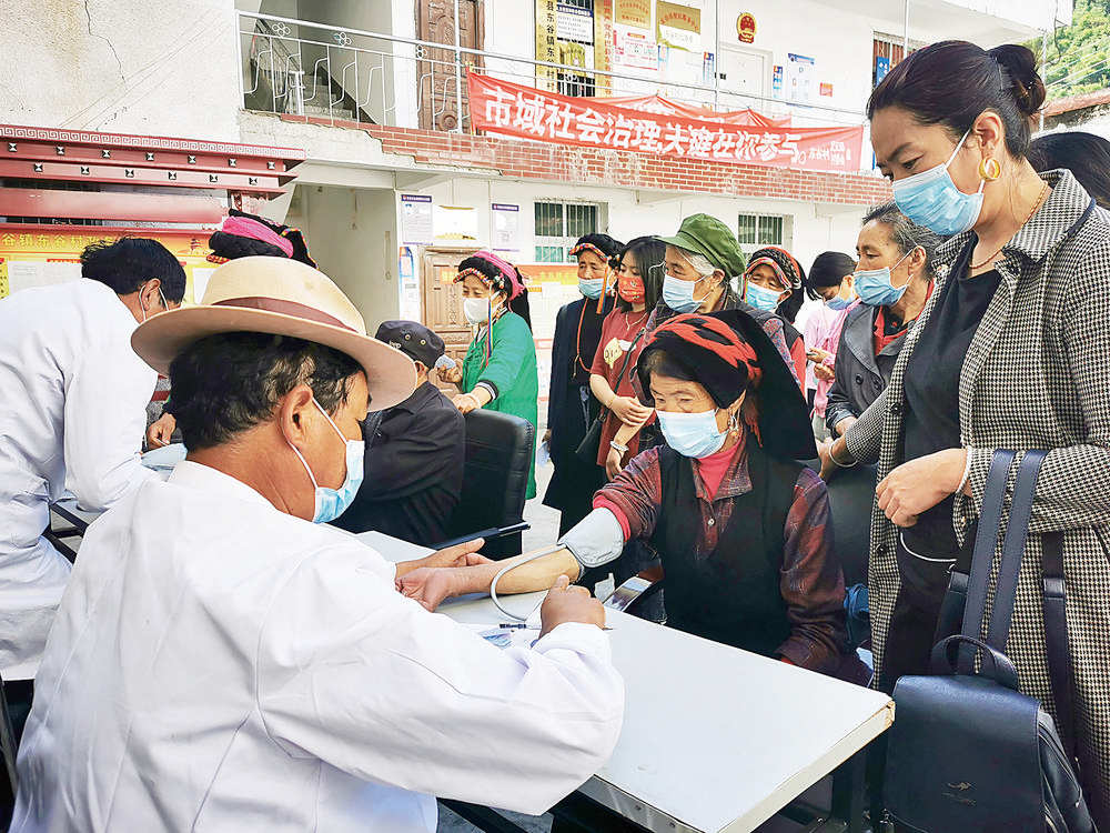 丹巴县  疫苗接种进村寨