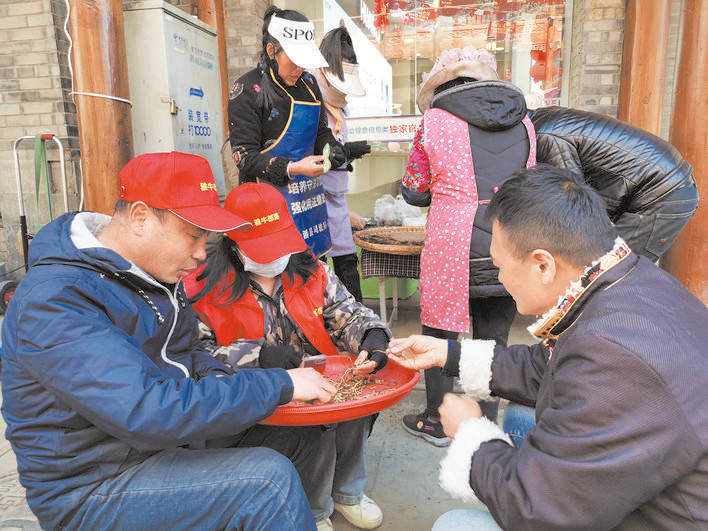 松潘虫草购销两旺 助力群众增收致富