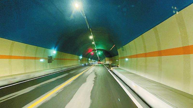 国道318线康定市过境段公路通车