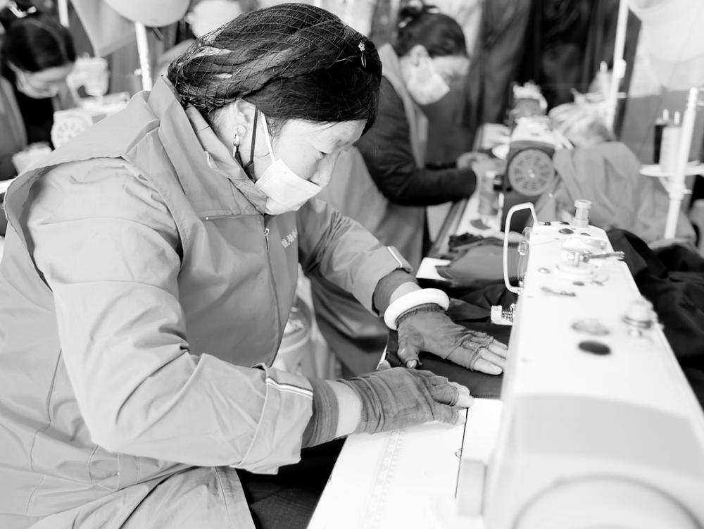 白玉县  开展缝纫技能培训拓宽就业渠道