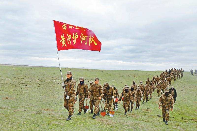 若尔盖县有个黄河护河队 50 名藏族小伙倾情守护母亲河