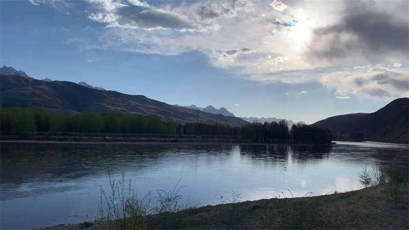 甘孜县闻“汛”而动  筑牢防汛“安全堤” 