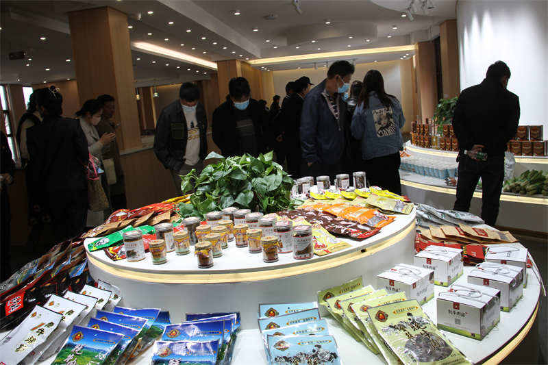 形成极地果蔬全产业链 理塘县高高原果蔬深加工项目投产