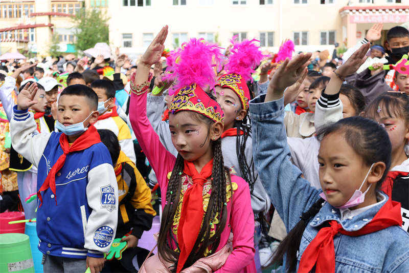 金色童年·快乐六一——“甘孜县各地小学 幼儿园欢庆六一儿童节”