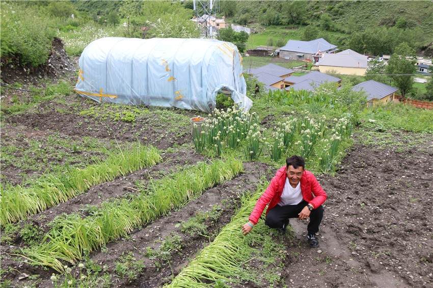 “用双手奋斗出更美好的明天!”