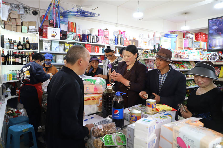 白玉县惠民促销让城乡群众“欢乐购”