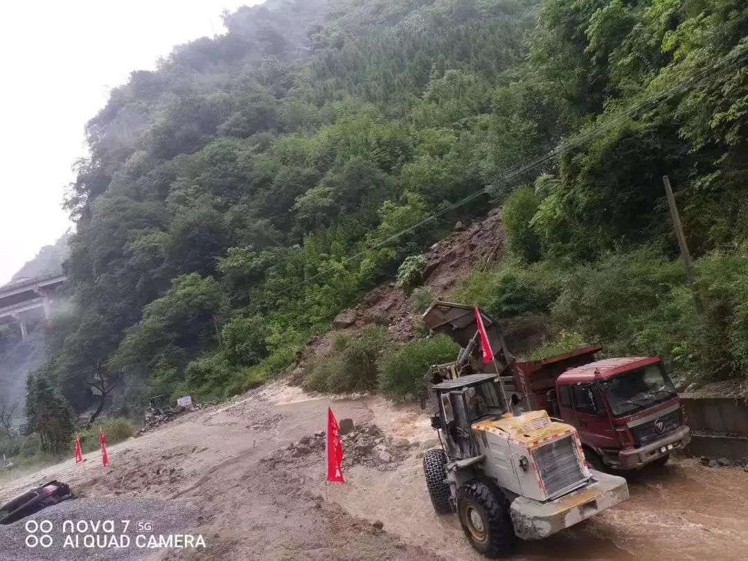 平武县城至九寨沟G247线道路中断 已实施临时交通管制
