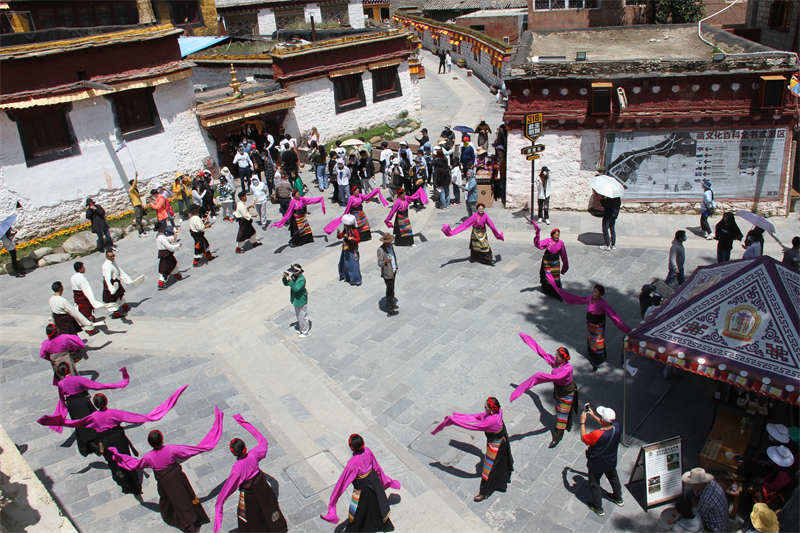 理塘县：三大产业布局铁路经济带